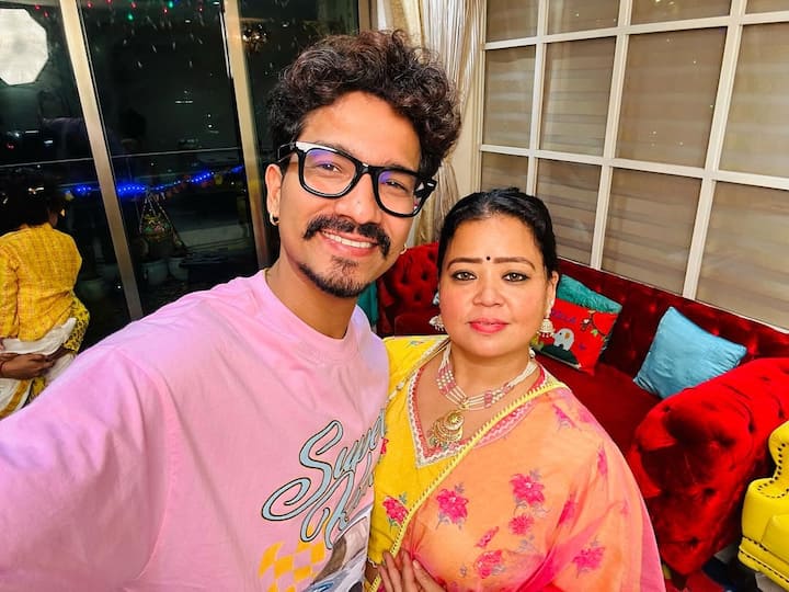 शूटिंग पर जाने से पहले भारती का वॉटर बैग फट गया. उन्हें आनन-फानन में अस्पताल ले जाया गया. जहां,कॉमेडियन ने 41 साल की उम्र में दूसरे बेटे को जन्म दिया.