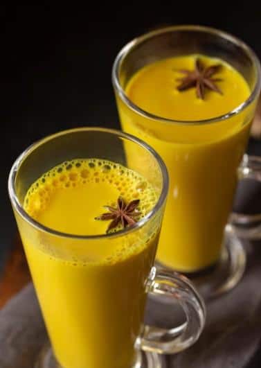 இரவில் மஞ்சள் பால் குடித்தால் இவ்வளவு நன்மைகளா.? சளி, இருமலுக்கு ஈசியான தீர்வு