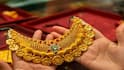 घर में रखा सोना बेचना चाहते हैं? पहले चेक कर लें ये चीजें, नहीं तो जौहरी लगा देगा चूना