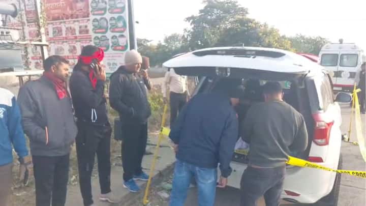 जालना शहरात अंबड चौफुली जवळ एका व्यावसायिकाने पहाटेच्या सुमारास डोक्यात गोळी झाडून आत्महत्या केल्याची खळबळजनक घटना समोर आली आहे.