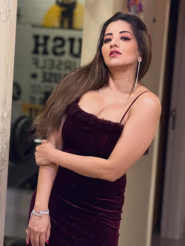 अभिनेत्री मोनालिसा, जिनका असली नाम अंतरा बिस्वास है, ने सैकड़ों भोजपुरी और अन्य भाषाओं की फिल्मों में अभिनय किया है।