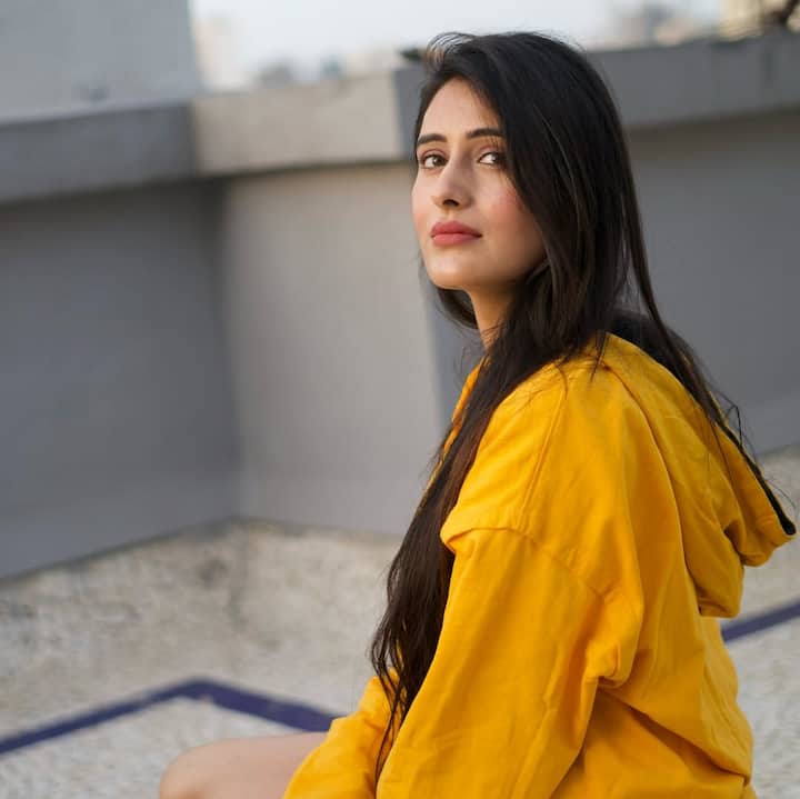 रिपोर्ट के अनुसार, लीप से कहानी में बड़ा बदलाव आएगा. अभी आने वाले एपिसोड में तुलसी और मिहिर अलग-अलग रहेंगे. स्वाति के आने से नए डायनामिक्स आने और फैमिली ड्रामा बढ़ने की उम्मीद है.