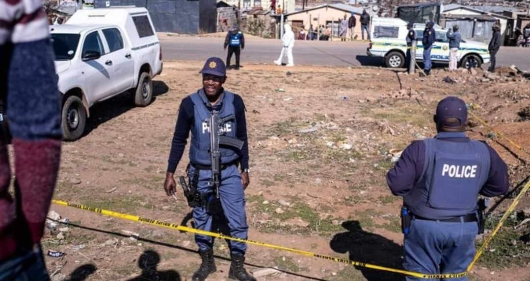 South Africe Johannesburg bekkersdal tavern Mass Shooting in Bar Many Killed Gunmen Attack साउथ अफ्रीका के जोहान्सबर्ग में मास शूटिंग, बार में घुसकर लोगों को गोलियों से भूना, कम से कम 9 की मौत