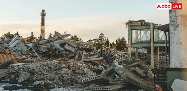 इन आपदाओं में हजारों लोगों ने अपनी जान गंवाई और करोड़ों की संपत्ति और जान-माल को नुकसान पहुंचा. कई जगहों पर शहर उजड़ गए, लोग बेघर हो गए और सामान्य जीवन बुरी तरह प्रभावित हुआ.