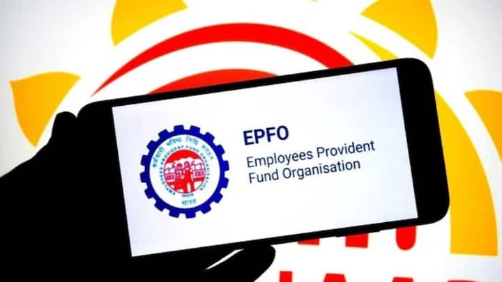 EPFO ने अब इस स्कीम के तहत मिलने वाली न्यूनतम राशि को बढ़ा दिया है. जिससे अधिक परिवारों को सीधा फायदा मिलेगा. नए फैसले के मुताबिक EDLI स्कीम के तहत अब नॉमिनी या कानूनी वारिस को कम से कम 50000 रुपये का भुगतान किया जाएगा.