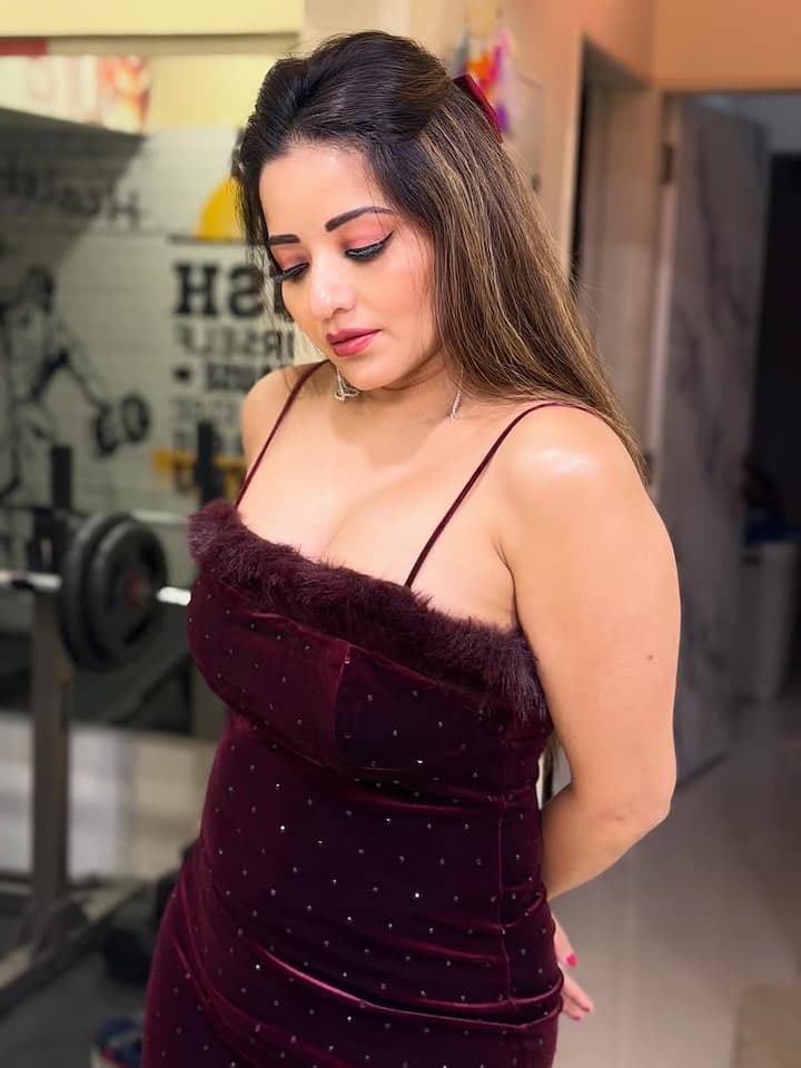 તો બીજી તરફ, હવે બોલ્ડ અભિનેત્રી મોનાલિસાએ સોશિયલ મીડિયા પર એવા ફોટા શેર કર્યા છે જે લોકોના હોશ ઉડી રહ્યા છે.