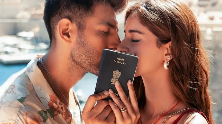 'तू मेरी मैं तेरा मैं तेरा तू मेरी' एक रोमांटिक फिल्म है जो 25 दिसंबर को रिलीज होने जा रही है. समीर विद्वंस के डायरेक्शन में बनी इस फिल्म में कार्तिक आर्यन और अनन्या पांडे लीड रोल में नजर आएंगे.