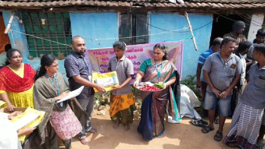 Thanks to your sanitation work, the town is always clean... and for us, it's springtime all year round tnn உங்கள் தூய்மைப்பணியால் ஊர் என்றும் சுத்தம்... எங்களுக்கு வருடமெல்லாம் வசந்தம்: ஜோதி அறக்கட்டளையின் அற்புதமான செயல்