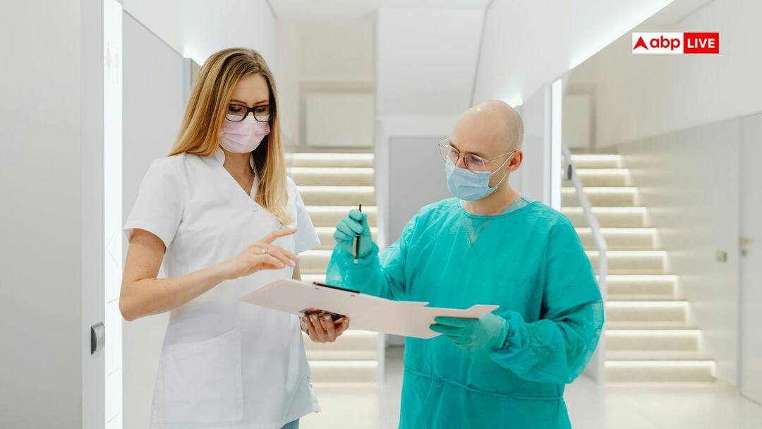 Why do doctors wear green or blue clothes during surgery know reason here ऑपरेशन के वक्त लाल-पीला क्यों नहीं, हरा या नीला रंग ही क्यों पहनते हैं डॉक्टर?