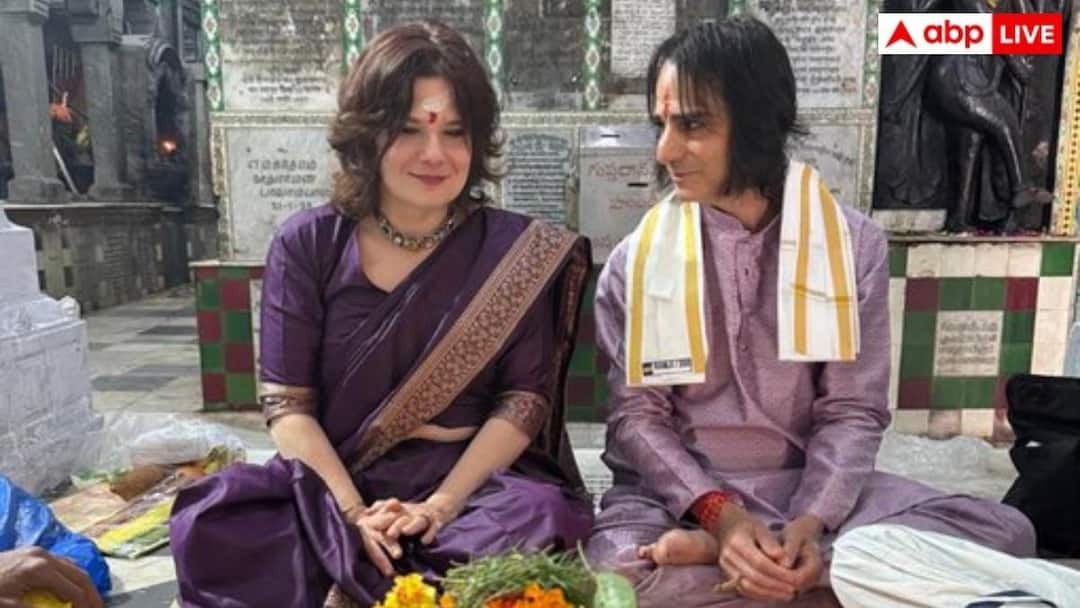 Foreign couple got married in Varanasi according to Hindu customs goes viral अमेरिकी कपल ने बनारस में हिंदू रीति रिवाज से की शादी, अंग्रेजी में पढ़े गए मंत्र, यूजर्स ने यूं किया रिएक्ट