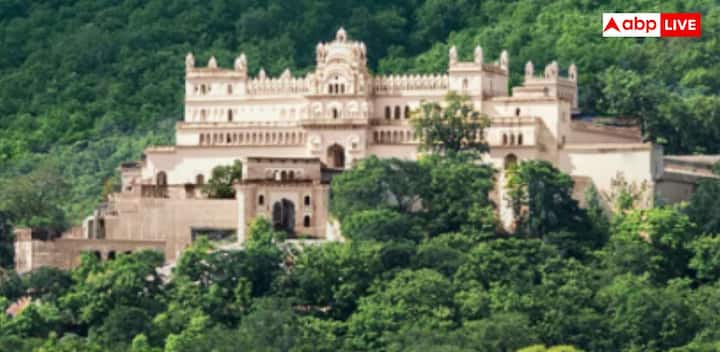 इस किले का निर्माण मध्य भारत की मणियागढ़ पहाड़ियों पर किया गया है, जो बुंदेल वास्तुकला का एक प्रमुख उदाहरण है. यह किला लगभग 350 साल पुराना है और बुंदेलखंड की वास्तुकला, संस्कृति और स्थापत्य कौशल की ताकत और दक्षता को दर्शाता है.