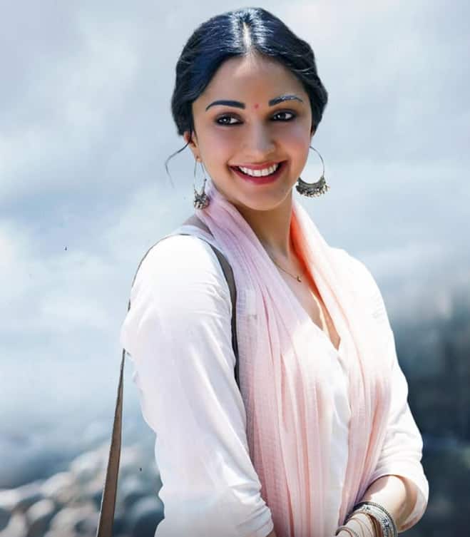 फिल्म शेरशाह में कियारा ने अपनी एक्टिंग और सादगी भरे अंदाज से दर्शकों का दिल जीत लिया. उन्होंने फिल्म से विक्रम बत्रा यानी सिद्धार्थ मल्होत्रा की पत्नी डिम्पल का किरदार निभाया. फिल्म से उनकी एक्टिंग की खूब तारीफ हुई.