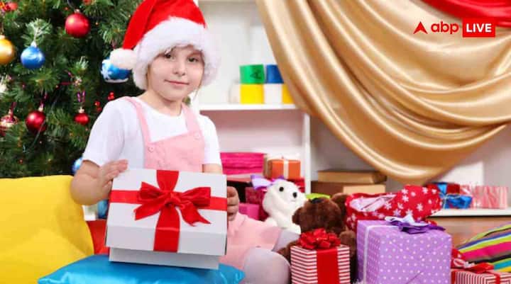 खिलौने बच्चों के लिए सबसे प्यारे गिफ्ट में से एक हैं. किसी भी बच्चे को खिलौना मिलते ही चेहरे पर मुस्कान आ जाती है. आप बच्चों को सॉफ्ट टॉय, म्यूजिकल टॉय, पजल, कार, डॉल या रिमोट कंट्रोल खिलौने दे सकते हैं. ऐसे खिलौने बच्चों को खेलने में मजा देते हैं और उन्हें लंबे समय तक खुश रखते हैं.