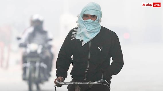 दिल्ली में प्रदूषण और घने कोहरे के बीच शीतलहर से कांप रहे लोग, जानें आज का AQI अपडेट