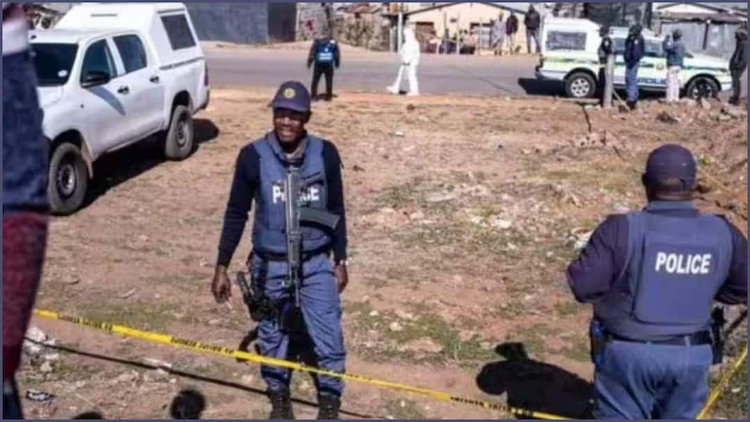 South Africa Gun Shoot: தென் ஆப்பிரிக்காவில் கொடூரம்; மர்ம நபர்கள் துப்பாக்கிச்சூடு; 9 பேர் உயிரிழப்பு - 10 பேர் காயம்