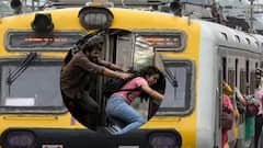 Maharashtra: मुंबई लोकल ट्रेन के लेडीज कोच में घुसा शख्स, कॉलेज छात्रा को चलती रेल से नीचे फेंका