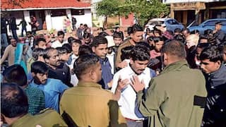 जबलपुर: चर्च पर धर्मांतरण का आरोप! प्रार्थना सभा में घुसे हिंदू संगठन के सैकड़ों कार्यकर्ता, 'जय श्रीराम' के नारों के साथ बवाल