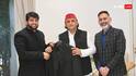 अखिलेश यादव को पसंद आया था जो काला कोट, जल्द बनेगा, नाप लेने सपा कार्यकर्ता के साथ पहुंचा दर्जी