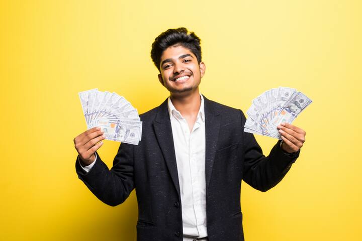 अगर पाकिस्तान की अर्थव्यवस्था मजबूत होती है, तो रुपये की कीमत स्थिर रहती है. लेकिन कमजोर आर्थिक संकेतकों के कारण रुपए की कीमत गिर सकती है. उच्च मुद्रास्फीति या ब्याज दर में बदलाव डॉलर और रुपए के बीच अंतर पैदा कर सकता है.