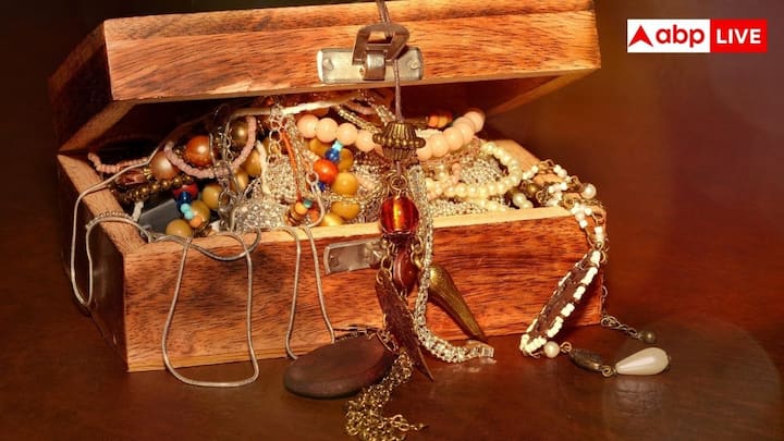 अकबर के शासनकाल के दौरान मुगल साम्राज्य का दुनिया की जीडीपी में लगभग 25 प्रतिशत हिस्सा था. आज के हिसाब से यह एक चौंकाने वाला आंकड़ा है.