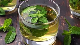 આ 5 લોકો માટે તુલસીનું પાણી છે વરદાન સમાન, જાણો તેના ચોંકાવનારા ફાયદાઓ