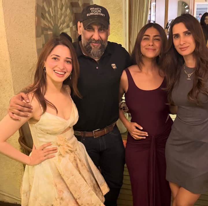 इस पार्टी में एक्टर मृणाल ठाकुर और सिद्धांत चतुर्वेदी नजर आए. पार्टी में सभी ने खूब एंजॉय किया.