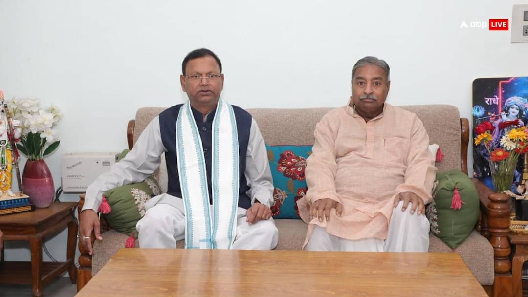 UP Politics Pankaj Chaudhary mets Vinay Katiyar kurmi voters hindutva ideology UP Politics: यूपी की सियासत में नई धारा! पंकज चौधरी ने की विनय कटियार से मुलाकात, ये है वजहें?