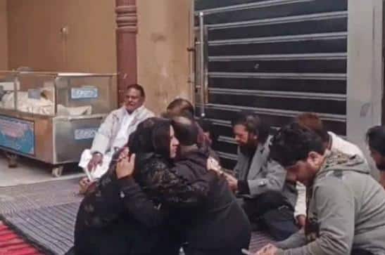 Punjabi Sufi Singer Death: ਮਸ਼ਹੂਰ ਸੂਫ਼ੀ ਗਾਇਕ ਦਾ ਦੇਹਾਂਤ, ਆਖਰੀ ਦਰਸ਼ਨਾਂ ਲਈ ਪਹੁੰਚੇ ਕਈ ਪੰਜਾਬੀ ਕਲਾਕਾਰ, ਸਾਹਮਣੇ ਆਈਆਂ ਤਸਵੀਰਾਂ; ਸਦਮੇ 'ਚ ਪ੍ਰਸ਼ੰਸਕ...