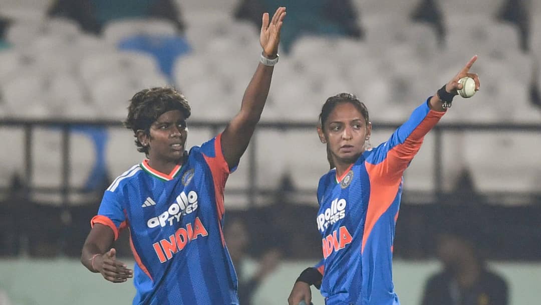 IND vs SL 1st T20I Harmanpreet Kaur Frustrated by Fielding Errors Dont Know Why We Keep Dropping Catches Harmanpreet Kaur Frustrated By Fielding Errors: ‘Don’t Know Why We Keep Dropping Catches’