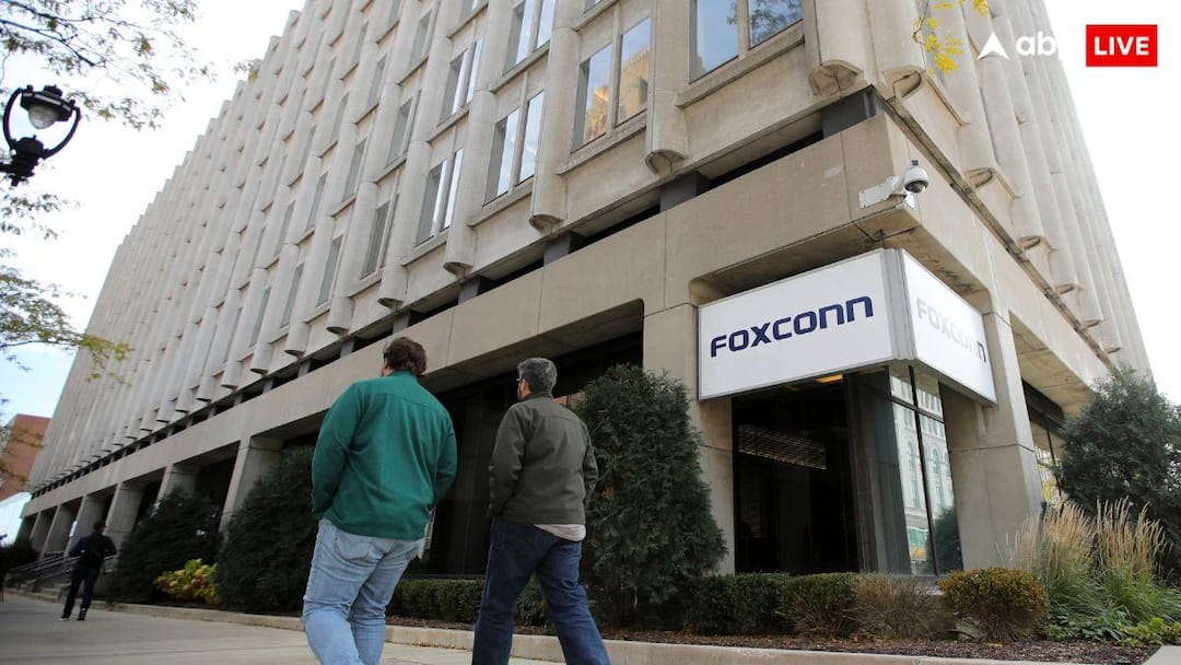Foxconn facility in Devanahalli Bengaluru has employed approximately 30000 workers in just eight to nine months 30000 लोगों की बंपर भर्ती, बेंगलुरु में बनी Foxconn की फैक्ट्री ने किया कमाल; चंद महीनों में दी हजारों को नौकरी