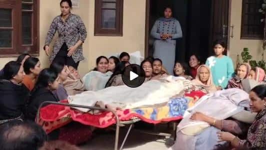 Punjabi Sufi Singer Death: ਮਸ਼ਹੂਰ ਸੂਫ਼ੀ ਗਾਇਕ ਦਾ ਦੇਹਾਂਤ, ਆਖਰੀ ਦਰਸ਼ਨਾਂ ਲਈ ਪਹੁੰਚੇ ਕਈ ਪੰਜਾਬੀ ਕਲਾਕਾਰ, ਸਾਹਮਣੇ ਆਈਆਂ ਤਸਵੀਰਾਂ; ਸਦਮੇ 'ਚ ਪ੍ਰਸ਼ੰਸਕ...