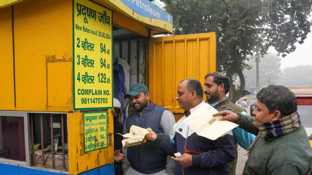 दिल्ली: चार दिन में 2.12 लाख से अधिक PUC सर्टिफिकेट जारी, WFH नियमों के उल्लंघन पर होगा एक्शन