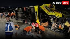 बैरियर से टकराकर पलट गई बस- मची चीख-पुकार, भीषण सड़क में 16 लोगों की मौत, 19 घायल
