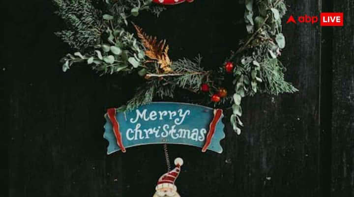 क्रिसमस का यह पवित्र त्योहार आपके जीवन में खुशियां, शांति और समृद्धि लेकर आए. आप और आपका परिवार हमेशा मुस्कुराता रहे. मैरी क्रिसमस 2025