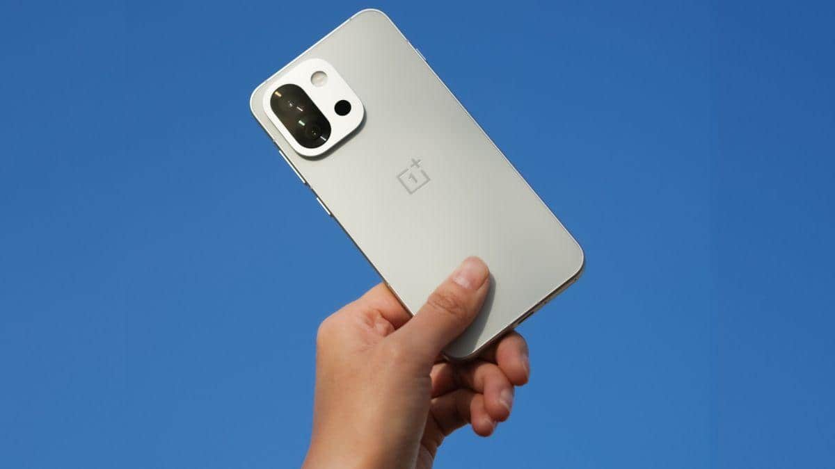 OnePlus 15T Leaked Details: சின்ன போனுக்குள்ள இவ்வளவு சக்தியா.! ஒன்பிளஸ் 15T பற்றி கசிந்த விவரங்கள கேட்டா ஆச்சர்யப்படுவீங்க