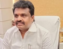 போக்குவரத்து நெரிசலுக்கு முற்றுப்புள்ளி... சிறப்பாக செயல்படும் ஹைட்ராலிக் லிப்ட் பார்க்கிங்: தஞ்சை மேயருக்கு குவியும் பாராட்டு