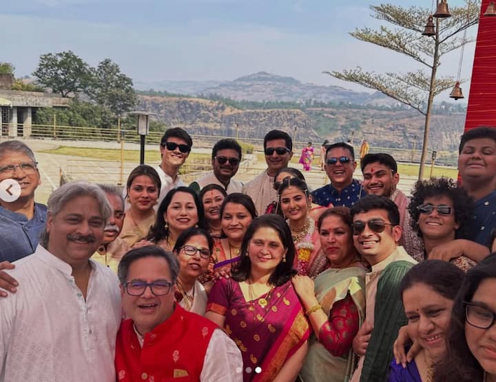 काही दिवसांपूर्वीच सोहम बांदेकरसोबत पूजाने लग्नगाठ बांधली.  दोघांच्या लग्न सोहळ्याला चाहत्यांनी अक्षरशः उचलून धरले होते. दोघांचीही लग्नातील लुकसह,संगीत मेहेंदी या सगळ्याचीच चर्चा झाली.