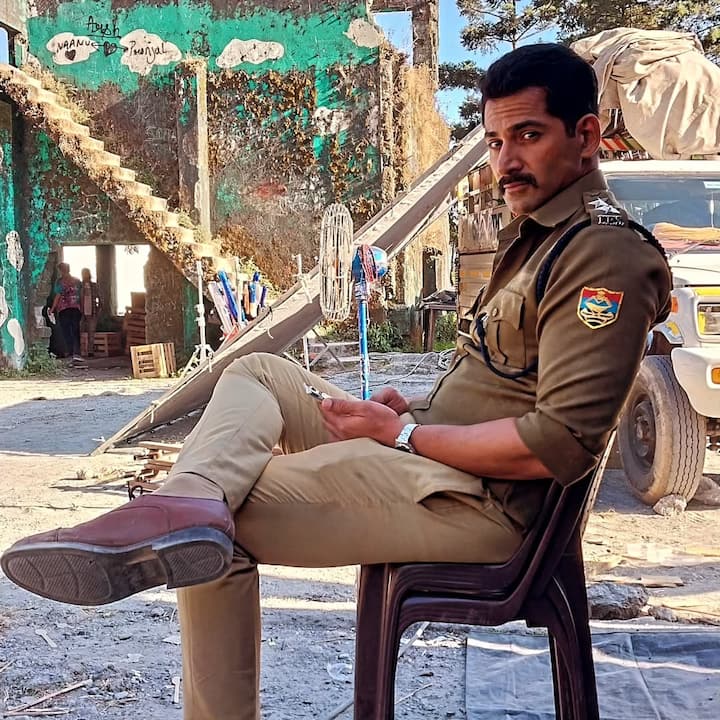 विवान ने कहा कि तब उन्हें महसूस हुआ कि उनकी कोई अहमियत ही नहीं है. वो कल नहीं होंगे तो कोई और आ जाएगा. हम लोगों की बस इतनी अहमियत है. उसके बाद उन्होंने अपनी वाइफ से कहा कि अब वो टीवी पर काम नहीं करेंगे.