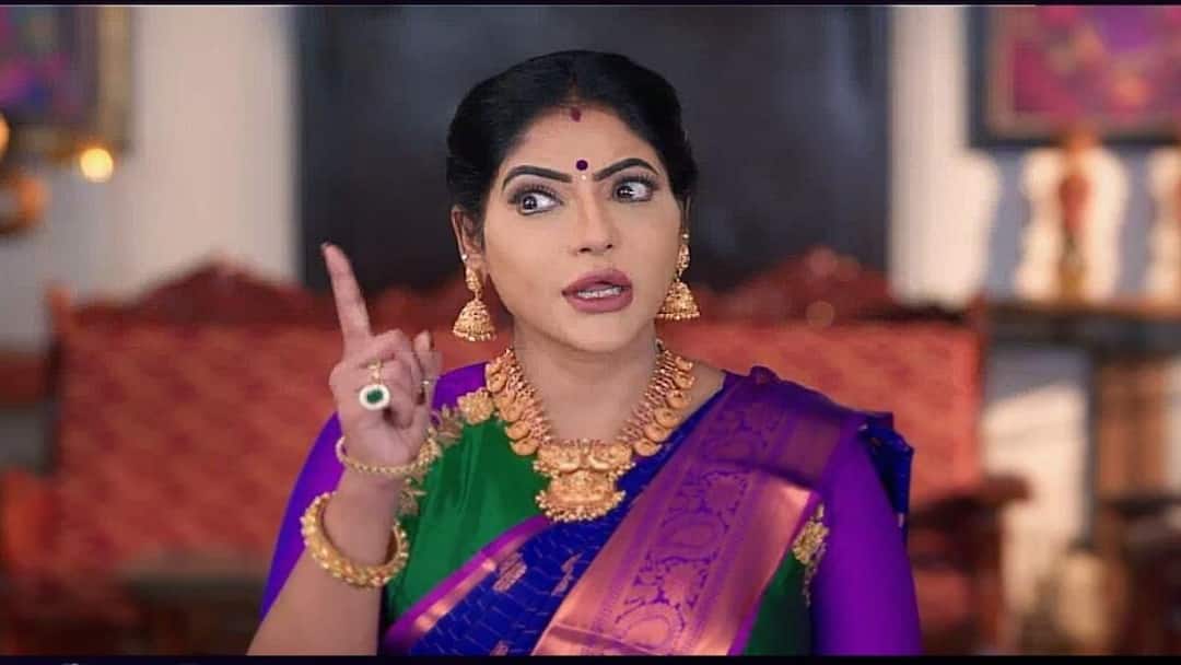 zee tamil Karthigai Deepam serial 22nd December 2025 today episode update revathi fight with samundeeswari Karthigai Deepam: எங்கடி போயிட்டு வர்ற?.. புருஷனை பாக்க போனேன்..! கார்த்திகை தீபத்தில் அம்மா - மகள் சண்டை!