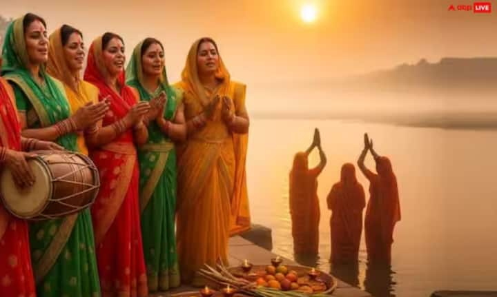 ਸਾਲ 2026 ਦੇ ਪਹਿਲੇ ਦਿਨ ਔਰਤਾਂ ਨੂੰ ਬ੍ਰਹਮਾ ਮੁਹੂਰਤ ਵਿੱਚ ਉੱਠ ਕੇ ਗੰਗਾ ਜਲ ਜਾਂ ਕਿਸੇ ਵੀ ਪਵਿੱਤਰ ਨਦੀ ਦੇ ਪਾਣੀ ਨਾਲ ਇਸ਼ਨਾਨ ਕਰਨਾ ਚਾਹੀਦਾ ਹੈ ਅਤੇ ਫਿਰ ਸੂਰਜ ਦੇਵਤਾ ਨੂੰ ਅਰਘ ਭੇਟ ਕਰਨਾ ਚਾਹੀਦਾ ਹੈ।