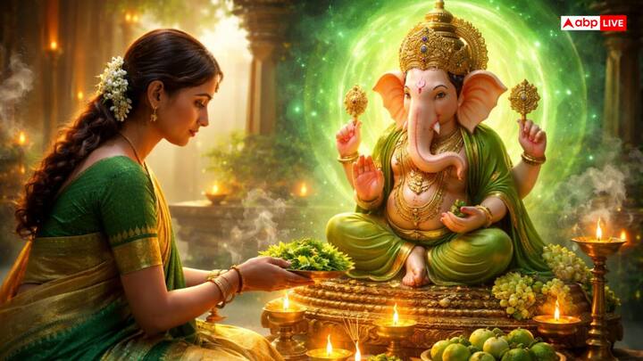माना जाता है कि बुधवार का संबंध बुध ग्रह से होता है. ऐसे में अगर किसी व्यक्ति की कुंडली में बुध ग्रह कमजोर है तो बुधवार का व्रत और बुध ग्रह के मंत्रों का जाप करना लाभकारी हो सकता है. कुंडली में कमजोर बुध भी मजबूत होता है और जीवन में सकारात्मक परिवर्तन आने लगते हैं.