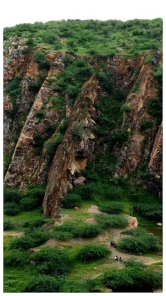 ఆరావళి పర్వతాలు అద్భుతం - మైనింగ్ కు ఇచ్చేస్తారా?