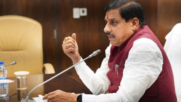 साल 2023 में मध्य प्रदेश सरकार ने लाडली बहन योजना की शुरुआत की थी. इस योजना के तहत महिलाओं को हर महीने आर्थिक सहायता दी जाती है. योजना शुरू होने के बाद लाखों महिलाओं को इसका फायदा मिला और यह प्रदेश की सबसे चर्चित योजनाओं में शामिल हो गई.