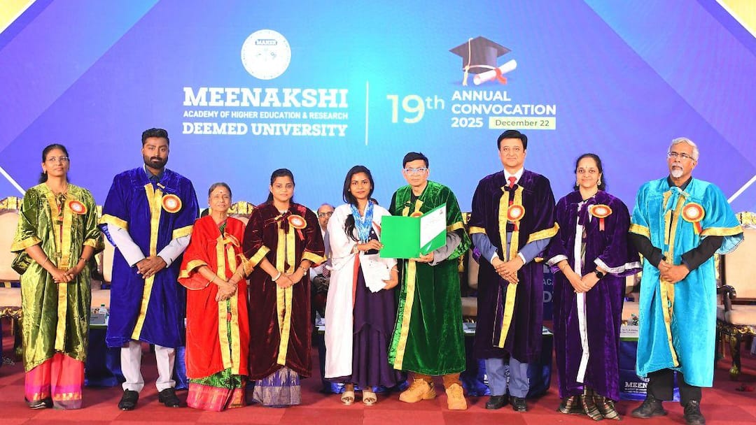 காஞ்சிபுரம் மீனாட்சி மருத்துவக் கல்லூரியில் கோலாகலமாக நடைபெற்ற பட்டமளிப்பு விழா!