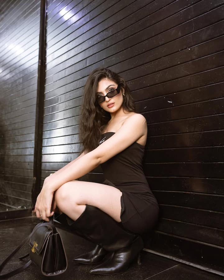 ' तारक मेहता का उल्टा चश्मा' में भूतनी चकोर की भूमिका निभाने वाली कोई और नहीं बल्कि स्वाति शर्मा थीं. एक्ट्रेस ने अपनी एक्टिंग के साथ-साथ ग्लैमरस पर्सनैलिटी से लोगों का दिल जीत लिया था.