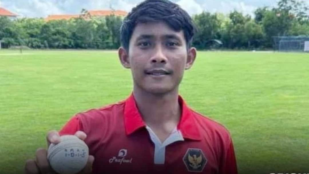 indonesia cricketer gede priandana world record took 5 wickets in single over t20i match indonesia vs cambodia इस गेंदबाज ने एक ओवर में 5 विकेट लेकर बनाया नया वर्ल्ड रिकॉर्ड, इंटरनेशनल क्रिकेट में पहली बार हुआ ऐसा