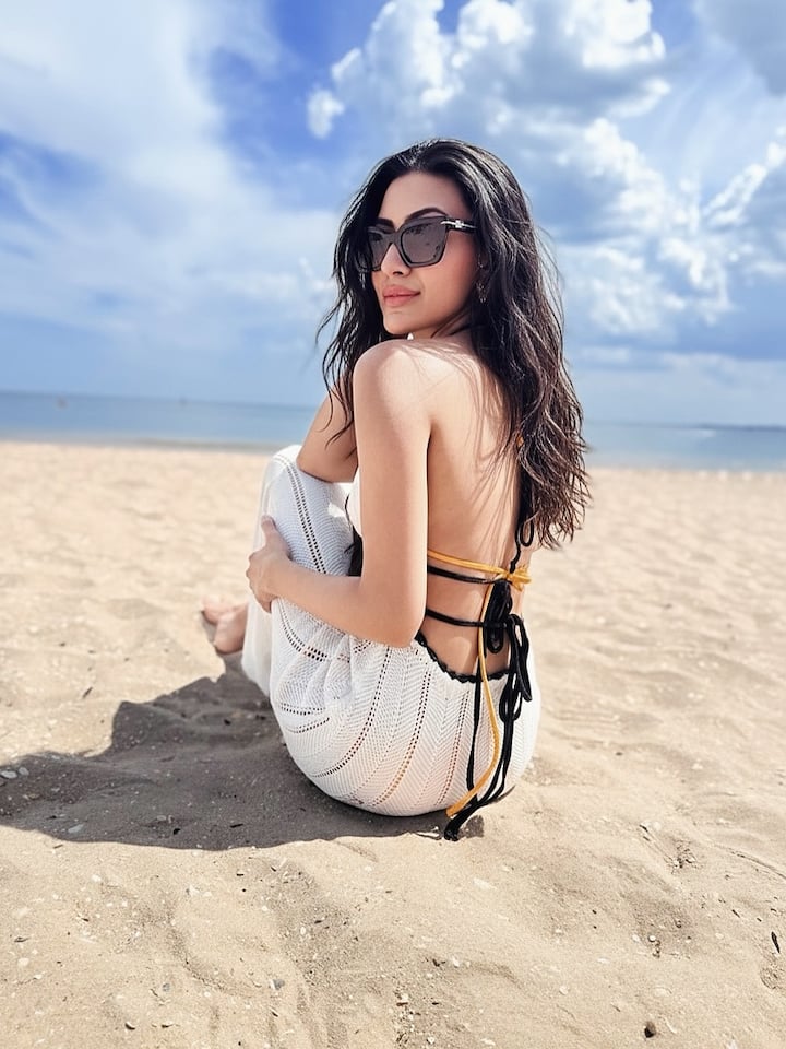 बॉलीवुड की ग्लोबल स्टार प्रियंका चोपड़ा अपने स्टाइल और ग्लैमर के लिए दुनियाभर में जानी जाती हैं.लेकिन इन दिनों सोशल मीडिया पर चर्चा उनकी भाभी नीलम उपाध्याय की हो रही है.