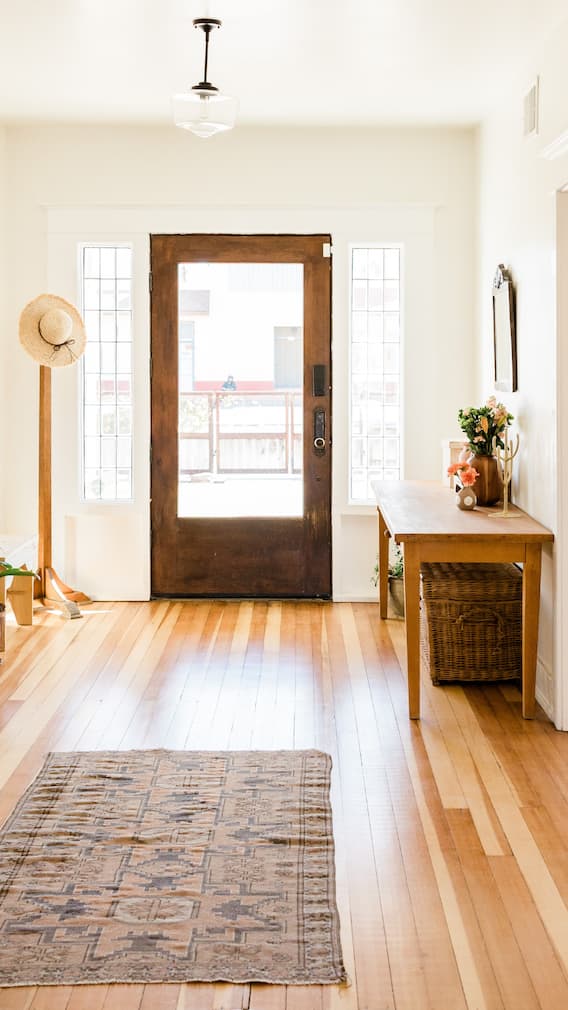 ઘરના મંદિરમાં આ 7 વસ્તુઓ અવશ્ય રાખો, થશે લાભ