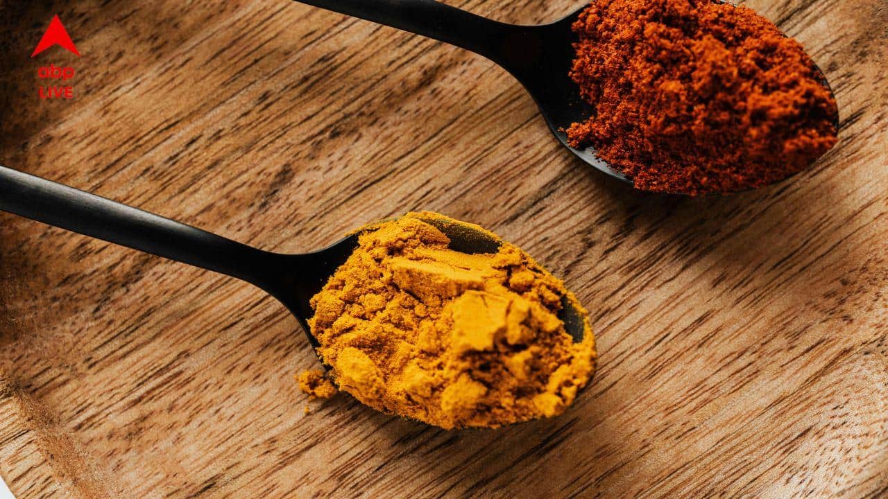 Turmeric Health Benefits: রোজের রান্নায় অল্প একটু হলুদ কেন দেবেন? কী কী উপকার পাবেন?