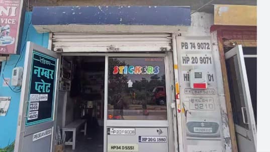 ਦੱਸ ਦੇਈਏ ਕਿ ਜ਼ਿਲ੍ਹਾ ਮੈਜਿਸਟ੍ਰੇਟ ਨਵਜੋਤ ਕੌਰ ਨੇ ਭਾਰਤੀ ਸਿਵਲ ਸੁਰੱਖਿਆ ਜ਼ਾਬਤਾ ਦੀ ਧਾਰਾ 163 ਅਧੀਨ ਆਪਣੀਆਂ ਸ਼ਕਤੀਆਂ ਦੀ ਵਰਤੋਂ ਕਰਦੇ ਹੋਏ, ਮਾਨਸਾ ਜ਼ਿਲ੍ਹਾ ਸੀਮਾ ਦੇ ਅੰਦਰ ਵਾਹਨ ਨੰਬਰ ਪਲੇਟਾਂ ਬਣਾਉਣ ਅਤੇ ਤਿਆਰ ਕਰਨ ਵਾਲੀਆਂ ਦੁਕਾਨਾਂ ਲਈ ਆਦੇਸ਼ ਜਾਰੀ ਕੀਤੇ ਹਨ।